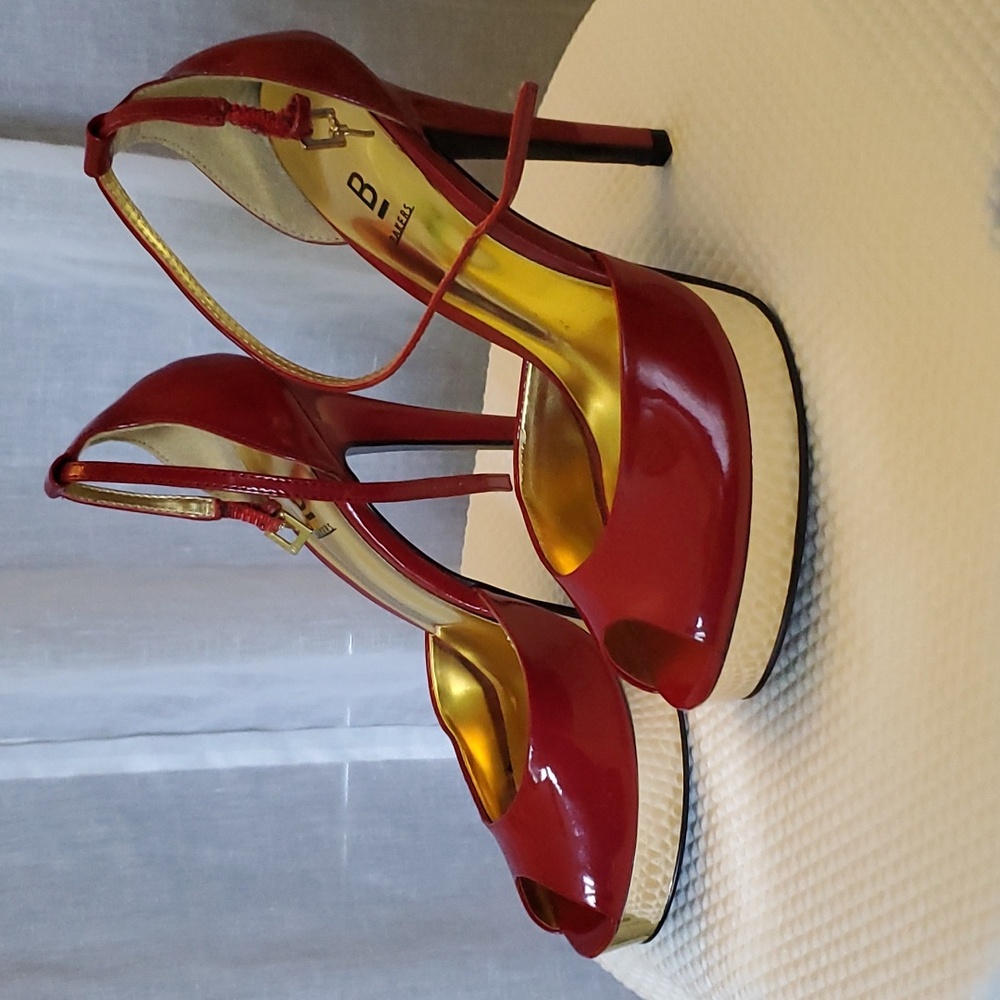 Baker size 6 open toe platform heels